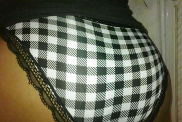 EL BUTT DE UNA COJE AMIGA