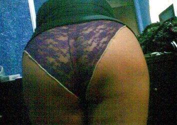 EL BUTT DE UNA COJE AMIGA
