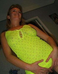 Caroline en tenue jaune