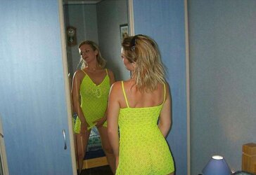 Caroline en tenue jaune