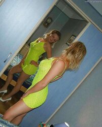 Caroline en tenue jaune