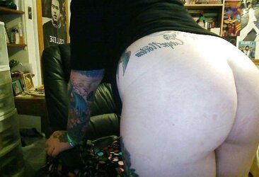 Ginormous bum, meaty ass, large donk