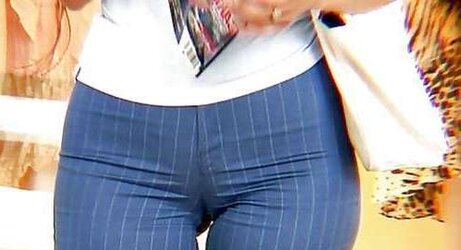 Fotze frisst Hosepipe - cameltoe