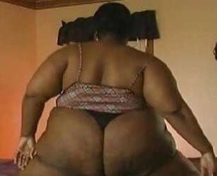 PLUMPER Empress Kabani