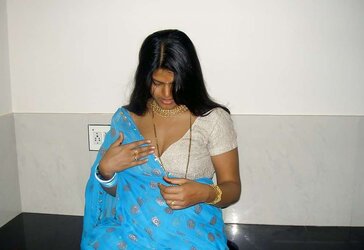 ARPITA - MOLTEN INDIAN WIFEY