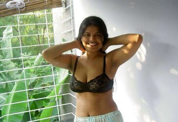 ARPITA - MOLTEN INDIAN WIFEY