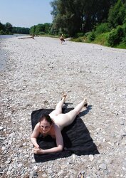 Nackt am Fluss , bare at the sea