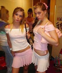 Les jeunes salopes ( jupette , kilt )