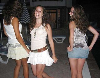 Les jeunes salopes ( jupette , kilt )