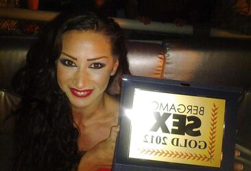 Martina Gold-Flawless Big-Titted Diva