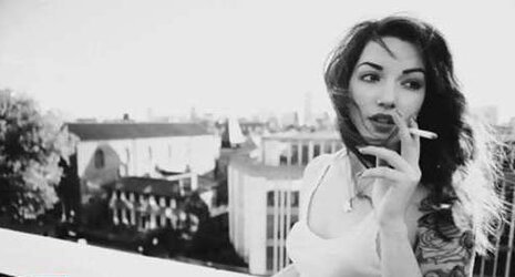 Femmes Smoking B