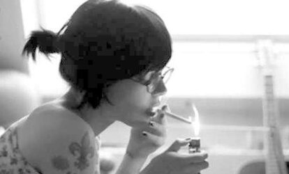 Femmes Smoking B