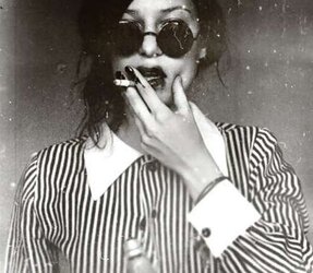 Femmes Smoking B