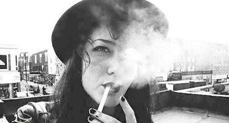 Femmes Smoking B