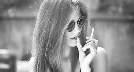 Femmes Smoking B