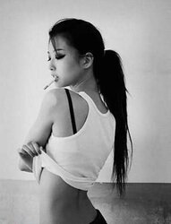 Femmes Smoking B