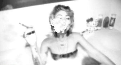 Femmes Smoking B