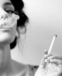 Femmes Smoking B