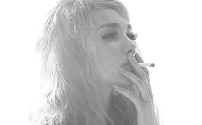 Femmes Smoking B