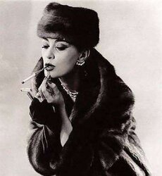 Femmes Smoking B