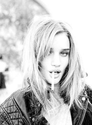 Femmes Smoking B