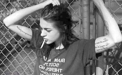 Femmes Smoking B