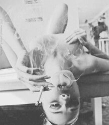 Femmes Smoking B