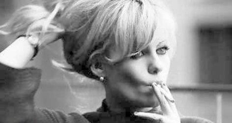 Femmes Smoking B