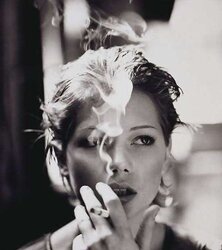 Femmes Smoking B