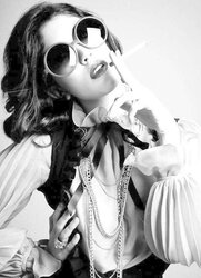 Femmes Smoking B