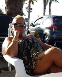 QUAND LES GRAND MERES ONT CHAUD AU CUL