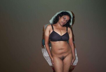 Indian aunty showcasing