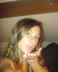 LUCY SELFSHOTS