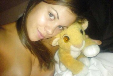 LUCY SELFSHOTS