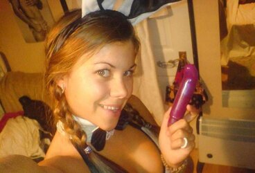 LUCY SELFSHOTS