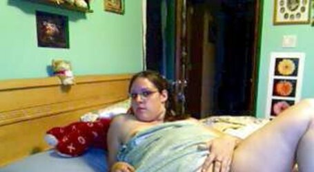 Chubby female demonstrates her fatty poon