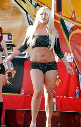 Celeb Brooke Hogan demonstrates enormous Titties at beach
