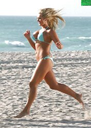 Celeb Brooke Hogan demonstrates enormous Titties at beach