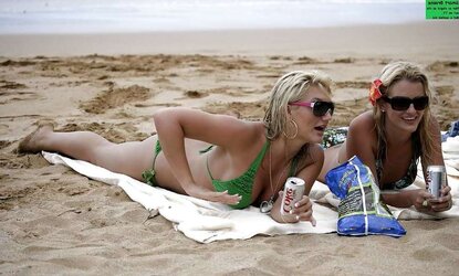 Celeb Brooke Hogan demonstrates enormous Titties at beach