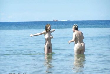 Naturist femmes.