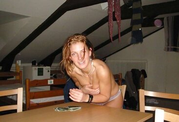 1. Strippoker Soiree vom Sohn - wurde spater besser !