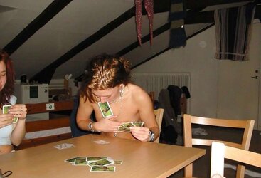 1. Strippoker Soiree vom Sohn - wurde spater besser !