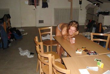 1. Strippoker Soiree vom Sohn - wurde spater besser !