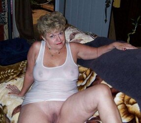 Bottomless grannys, matures