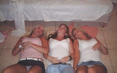 Upskirt Groups