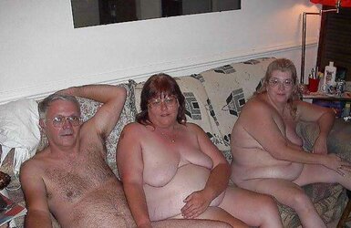 Wedding Ring Swingers #148: Hook-Up Wives
