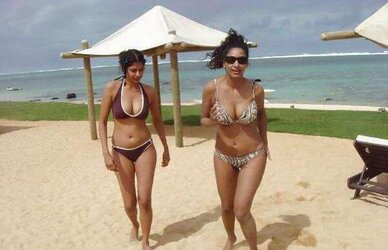Super-Sexy Indian Molten Desi Honies