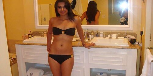 Super-Sexy Indian Molten Desi Honies