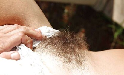 A slim beauty pie finger-tickling her furry cunt outdoors