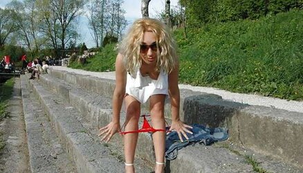 Risky breezy uncovered in public